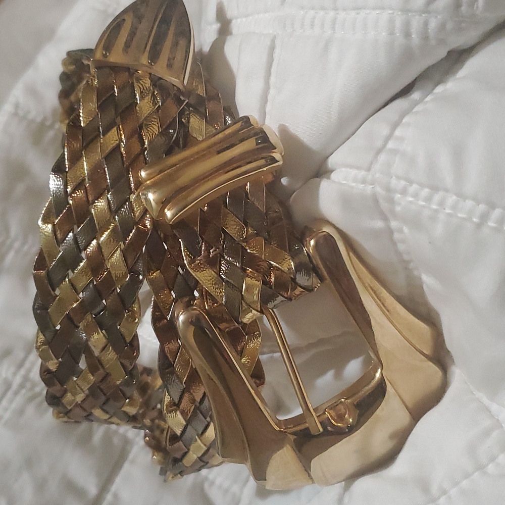 Woven Metallic Gold Women’s Belt - Picture 2 of 4